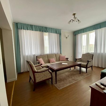 Wild Cherry Apartments Saints Constantine and Helena Exteriör bild